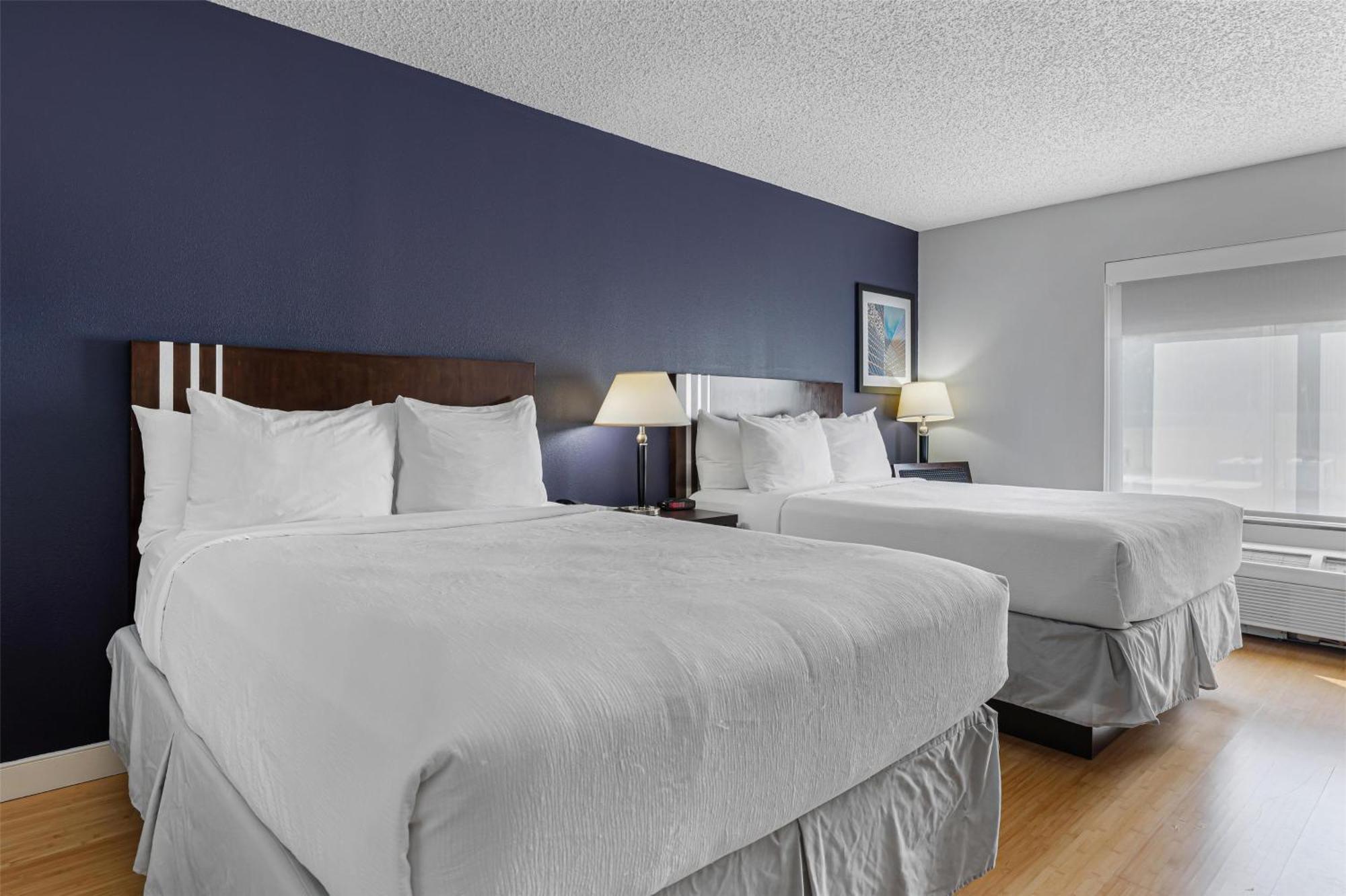 Inn Western Garden